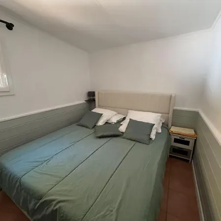 - Maisonnette Climatisee 4 Personnes * Grimaud