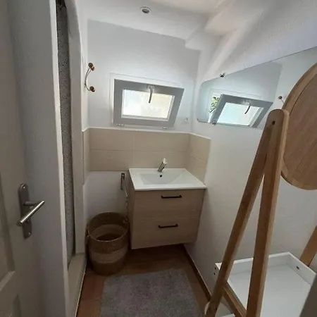 - Maisonnette Climatisee 4 Personnes * Grimaud