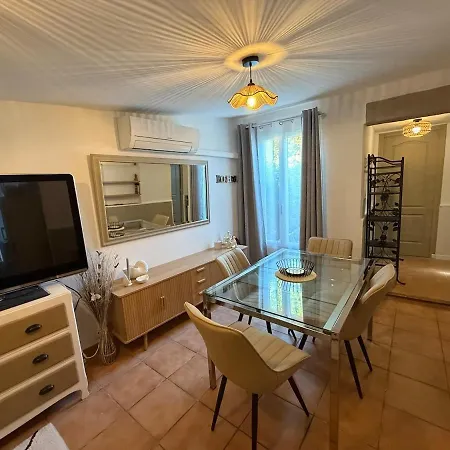 - Maisonnette Climatisee 4 Personnes Grimaud