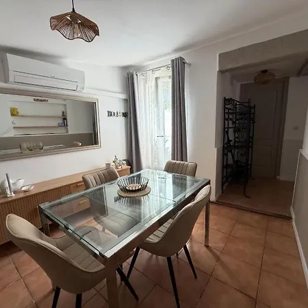 - Maisonnette Climatisee 4 Personnes Grimaud
