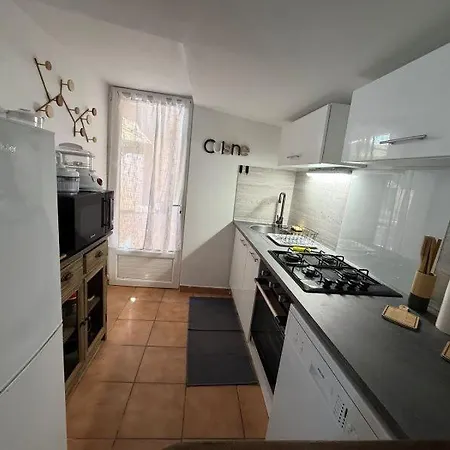 - Maisonnette Climatisee 4 Personnes Grimaud