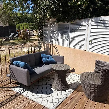 - Maisonnette Climatisee 4 Personnes Grimaud