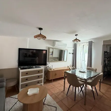 - Maisonnette Climatisee 4 Personnes *